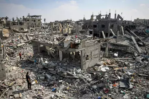 قنابل غير منفجرة تزن ألف رطل بمدارس في غزة