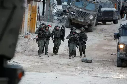 الجيش الإسرائيلي يواصل استباحة مخيم طولكرم قتلاً وتدميراً
