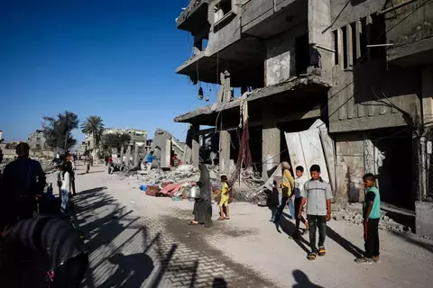 معارك وجهاً لوجه وسط غزة.. ومجزرة إسرائيلية في رفح