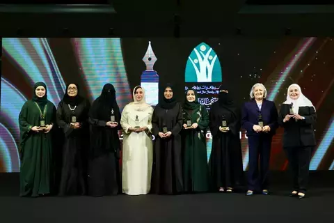 الشيخة جواهر تكرم الفائزات بجائزة «إبداعات المرأة الخليجية»