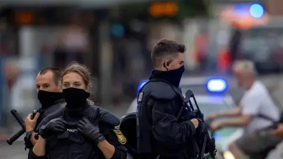 توجيه اتهامات بالإرهاب إلى 5 مراهقين في أستراليا توجيه اتهامات بالإرهاب إلى 5 مراهقين في أستراليا