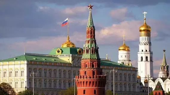 موسكو توقف صحفياً في «فوربس روسيا» بتهم نشر معلومات «كاذبة»