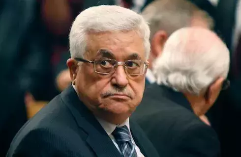 عباس وزعماء دوليون يعقدون محادثات بشأن غزة في الرياض