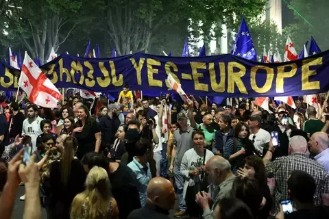 آلاف يحتجون في جورجيا على مشروع قانون «العملاء الأجانب»