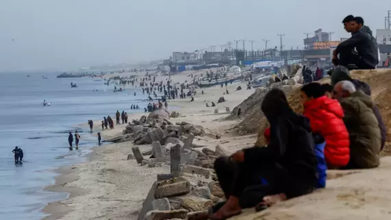 ما كلفة الرصيف البحري الأمريكي قبالة غزة ؟