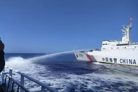 مانيلا تتهم بكين بالتعرض لسفنها في بحر الصين الجنوبي