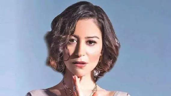 بحوزتها مخدرات.. القبض على منة شلبي في مطار القاهرة بحوزتها مخدرات.. القبض على منة شلبي في مطار القاهرة
