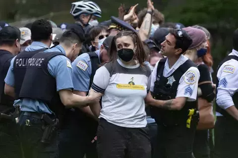 اعتقال 2000 طالب بجامعات أمريكية في عطلة نهاية أسبوع زاخرة بالاحتجاجات