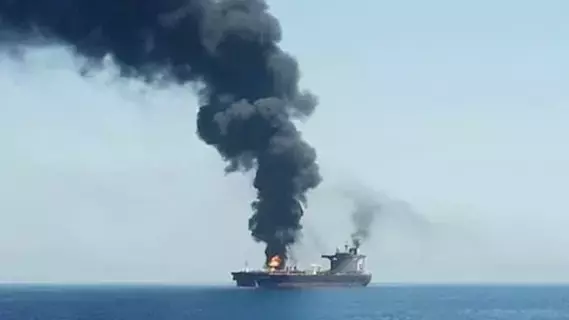 انفجاران بالقرب من سفينة جنوبي عدن