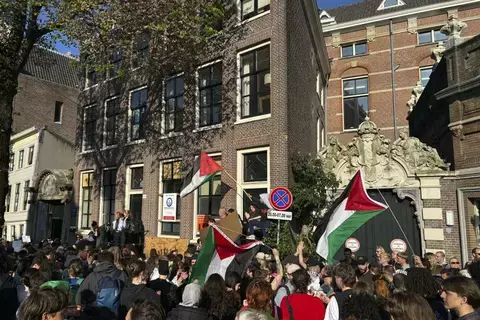 متظاهرون مؤيدون للفلسطينيين يعتصمون في جامعة أمستردام