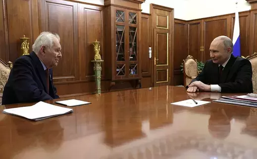بالفيديو | توقف بوتين لمصافحته في حفل تنصيبه.. من هو ليونيد روشال؟