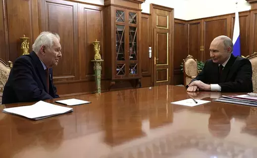 بالفيديو | توقف بوتين لمصافحته في حفل تنصيبه.. من هو ليونيد روشال؟ بالفيديو | توقف بوتين لمصافحته في حفل تنصيبه.. من هو ليونيد روشال؟