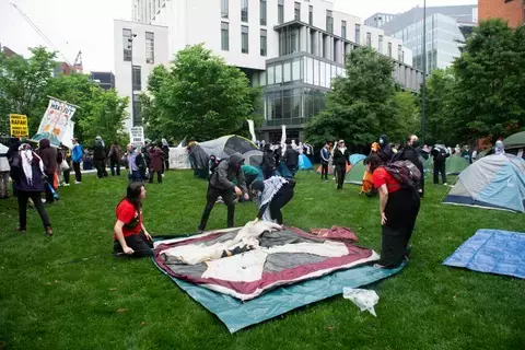 مؤيدون للفلسطينيين يقيمون مخيماً جديداً في«دريكسيل» الأمريكية مؤيدون للفلسطينيين يقيمون مخيماً جديداً في«دريكسيل» الأمريكية