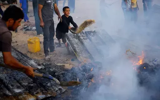 مجزرة جديدة في غزة.. خيام متفحمة وأشلاء نازحين مجزرة جديدة في غزة.. خيام متفحمة وأشلاء نازحين
