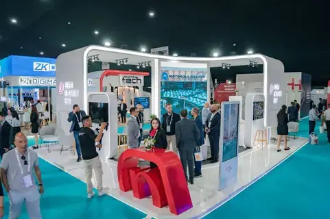 «دبي للإنترنت» تؤكد أهمية التعاون لتسريع التحوّل القائم على الذكاء الاصطناعي «دبي للإنترنت» تؤكد أهمية التعاون لتسريع التحوّل القائم على الذكاء الاصطناعي