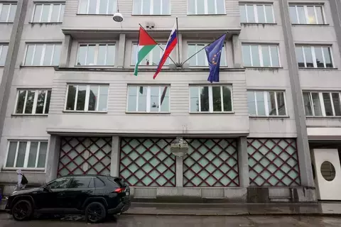حكومة سلوفينيا تقر الاعتراف بدولة فلسطينية مستقلة حكومة سلوفينيا تقر الاعتراف بدولة فلسطينية مستقلة