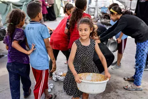 قصف إسرائيلي على رفح والمواصي.. والمجاعة تعصف بغزة