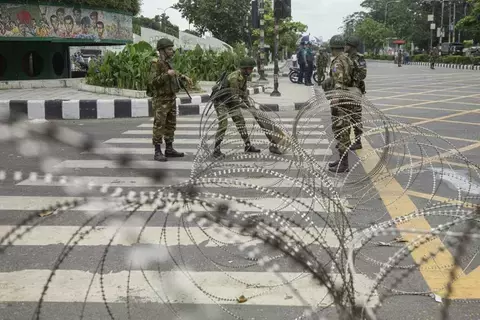 الهدوء يعم بنغلاديش.. والحركة الطلابية تعلّق الاحتجاجات