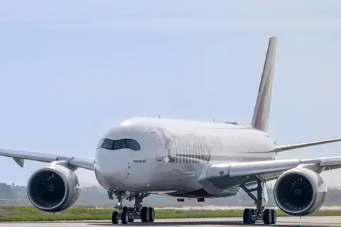 «طيران الإمارات» تتسلم أولى طائراتها الإيرباص A350