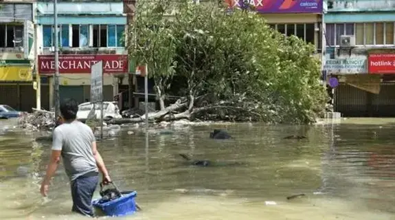 إجلاء أكثر من 122 ألف شخص جراء الفيضانات في ماليزيا