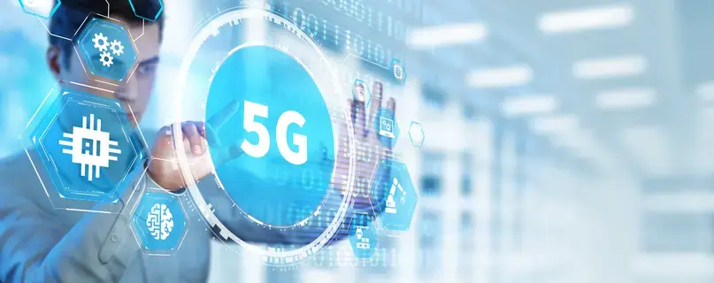 نشر شبكات «5.5G».. رهان «إي آند» و«دو» خلال 2025