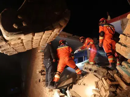 بالفيديو | مصرع 95 شخصاً بزلزال مدمر في التيبت