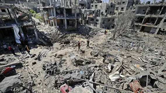 مقتل 14 شخصاً من عائلة واحدة في غزة جرّاء قصف إسرائيلي مقتل 14 شخصاً من عائلة واحدة في غزة جرّاء قصف إسرائيلي