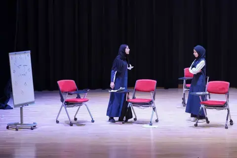 تواصل عروض «تمهيدية الشارقة المدرسي 12»