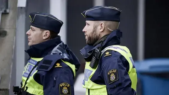 توقيف قاصر يشتبه بقتله ثلاثة أشخاص بإطلاق نار في السويد توقيف قاصر يشتبه بقتله ثلاثة أشخاص بإطلاق نار في السويد