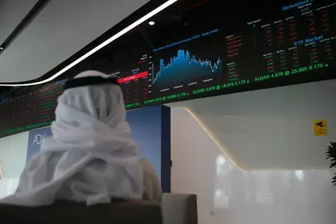 أسهم الإمارات والكويت تنفرد بالمكاسب خليجياً منذ بداية 2025 أسهم الإمارات والكويت تنفرد بالمكاسب خليجياً منذ بداية 2025