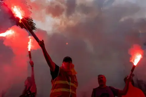 157 إلى 300 ألف متظاهر في فرنسا في عيد العمال 157 إلى 300 ألف متظاهر في فرنسا في عيد العمال