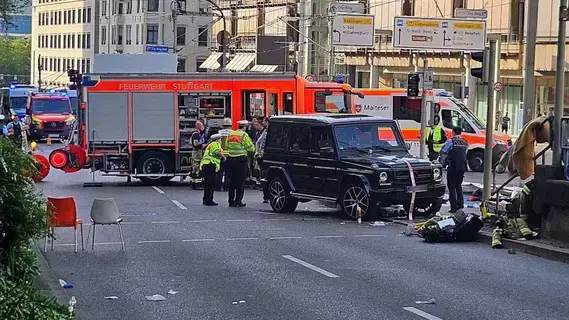 سيارة تدهس حشداً في شتوتغارت الألمانية سيارة تدهس حشداً في شتوتغارت الألمانية