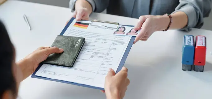ألمانيا تشرع أبوابها لمقيمي الإمارات بتأشيرة متعددة