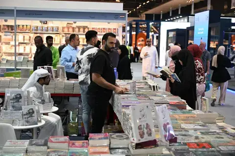 «أبوظبي للكتاب» يصقل معلومات الزوار ويعزز ثقافة القراءة «أبوظبي للكتاب» يصقل معلومات الزوار ويعزز ثقافة القراءة