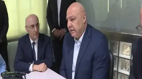 «عبر الخط الساخن».. عون يتفاعل مع شكاوى اللبنانيين أثناء متابعة الانتخابات (فيديو) «عبر الخط الساخن».. عون يتفاعل مع شكاوى اللبنانيين أثناء متابعة الانتخابات (فيديو)
