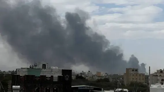 ترامب: الحوثيون استسلموا ولا يريدون القتال وسنوقف القصف فوراً ترامب: الحوثيون استسلموا ولا يريدون القتال وسنوقف القصف فوراً