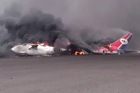 تعليق الرحلات بمطار صنعاء عقب هجوم إسرائيلي