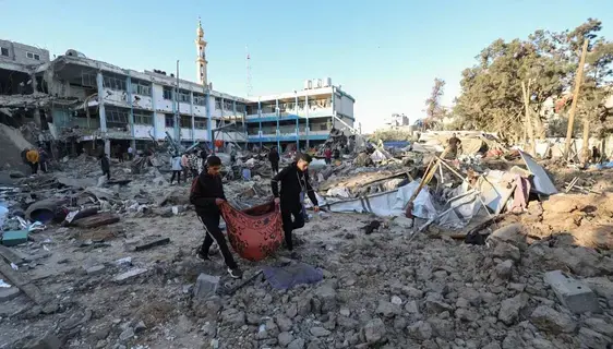 مقتل 16 فلسطينياً جراء قصف إسرائيلي استهدف مطعماً في غزة مقتل 16 فلسطينياً جراء قصف إسرائيلي استهدف مطعماً في غزة