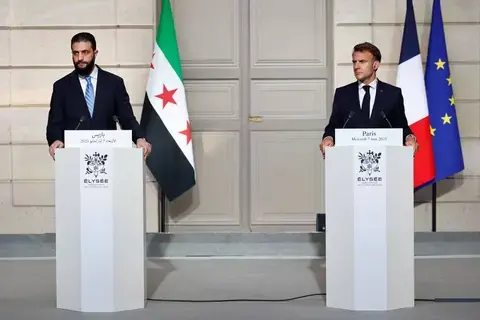 ماكرون يدعو إلى الإسراع في رفع العقوبات عن سوريا.. والشرع: لا مبرر لوجودها ماكرون يدعو إلى الإسراع في رفع العقوبات عن سوريا.. والشرع: لا مبرر لوجودها