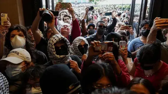أمريكا تتهم شاباً بجرائم كراهية بسبب احتجاجات داعمة للفلسطينيين أمريكا تتهم شاباً بجرائم كراهية بسبب احتجاجات داعمة للفلسطينيين