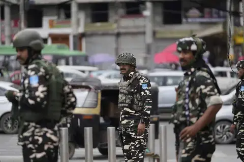 الهند وباكستان.. صدام القوتين النوويتين يتواصل ومخاوف من تصعيد مدمر الهند وباكستان.. صدام القوتين النوويتين يتواصل ومخاوف من تصعيد مدمر