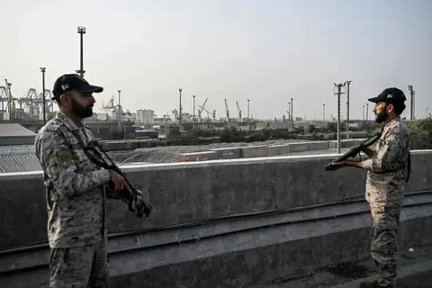 هجمات المسيرات والصواريخ تتواصل في ثالث أيام المواجهات بين باكستان والهند هجمات المسيرات والصواريخ تتواصل في ثالث أيام المواجهات بين باكستان والهند