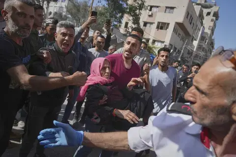 إسرائيل تصعّد في غزة.. وإلقاء 100 ألف طن متفجرات منذ بدء الحرب إسرائيل تصعّد في غزة.. وإلقاء 100 ألف طن متفجرات منذ بدء الحرب