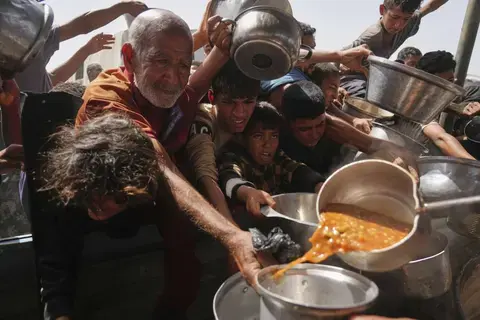 إسرائيل تؤيد الخطة الأمريكية لتوزيع المساعدات في غزة إسرائيل تؤيد الخطة الأمريكية لتوزيع المساعدات في غزة
