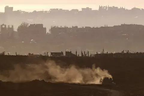 مقتل 10 فلسطينيين في غارة إسرائيلية على مدرسة بشمال غزة مقتل 10 فلسطينيين في غارة إسرائيلية على مدرسة بشمال غزة
