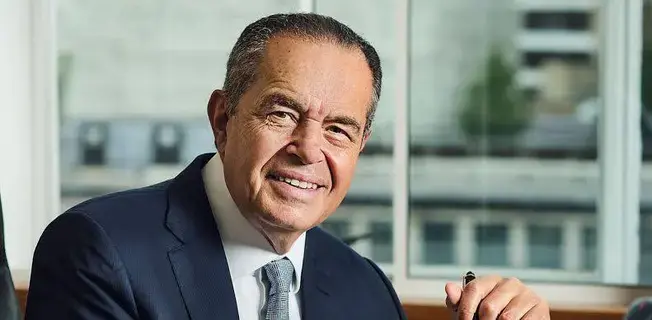 من عامل بمطعم بيتزا إلى ملياردير.. محمد منصور يفاجئ العالم في قائمة فوربس 2025 من عامل بمطعم بيتزا إلى ملياردير.. محمد منصور يفاجئ العالم في قائمة فوربس 2025