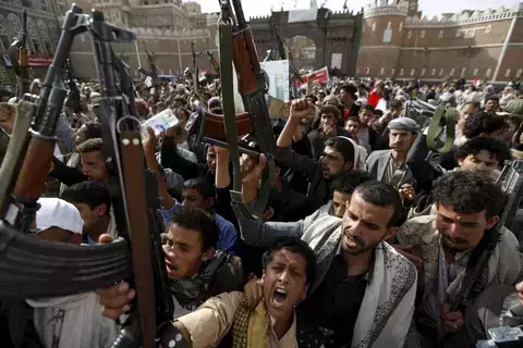 الحكومة اليمنية تبحث تصنيف الحوثيين كجماعة إرهابية