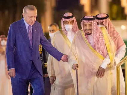 الملك يستقبل رؤساء العالم .. السياسة السعودية تدعم الحوار لتحقيق السلام