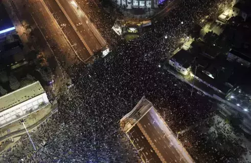 الإسرائيليون يواصلون الاحتجاجات ضد حكومتهم الإسرائيليون يواصلون الاحتجاجات ضد حكومتهم