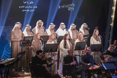 50 فنانا موهوبا في لحظات العلا